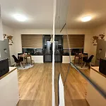 Cozy With Balcony, 5 Min Away From The Beach- Part Of The Family 'vicki Apart Διαμέρισμα *