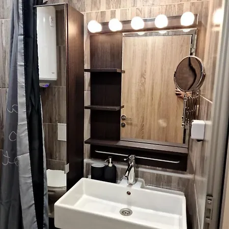Apartment Cozy With Balcony, 5 Min Away From The Beach- Part Of The Family 'vicki Apart *