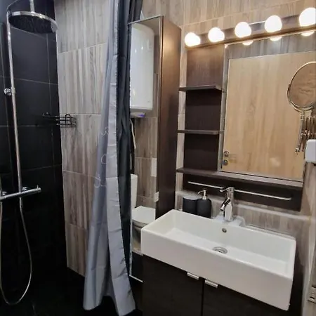Cozy With Balcony, 5 Min Away From The Beach- Part Of The Family 'vicki וארנה