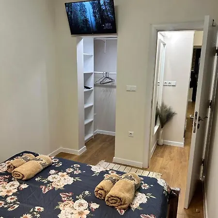 Cozy With Balcony, 5 Min Away From The Beach- Part Of The Family 'vicki Apart Apartamento Varna