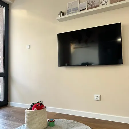 Cozy With Balcony, 5 Min Away From The Beach- Part Of The Family 'vicki Apart *