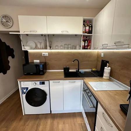 Apartment Cozy With Balcony, 5 Min Away From The Beach- Part Of The Family 'vicki Apart Varna