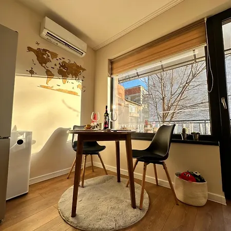 Cozy With Balcony, 5 Min Away From The Beach- Part Of The Family 'vicki
