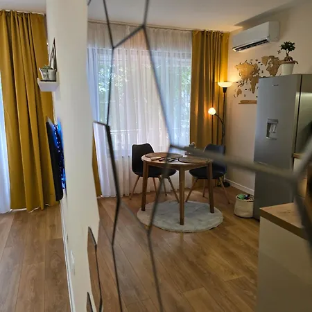 Apartment Cozy With Balcony, 5 Min Away From The Beach- Part Of The Family 'vicki Apart